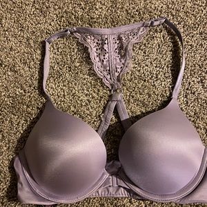 Victoria’s Secret bombshell push up bra